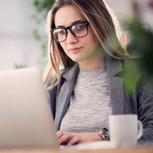 Divorciei no exterior. Preciso regularizar meu nome no Brasil?